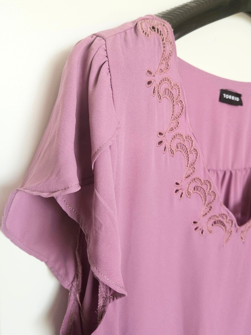 torrid Women's Plus Size 2 Dusty Mauve Lace-Trim Flutter Sleeve Blouse